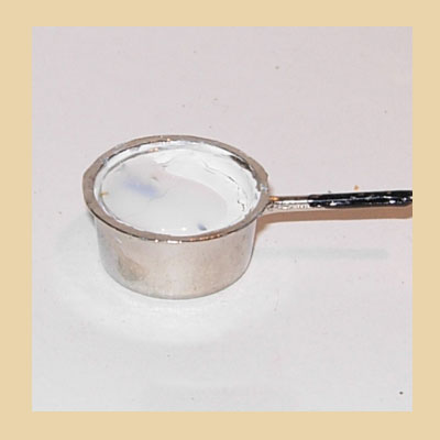 Cazo Metal con Leche