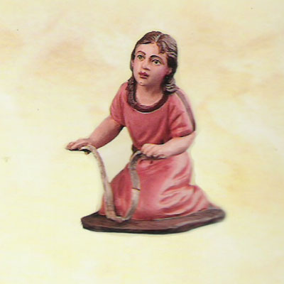 Niña Arrodillada
