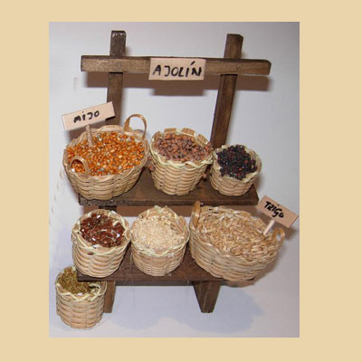 Mesa Estantes con Cestas Vendiendo Cereales con Letreros