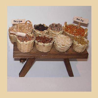 Mesa Plana con Cestas Vendiendo Cereal con Letreros