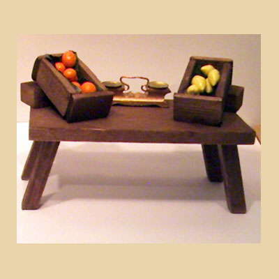 Mesa 2 Cajas de Fruta y Balanza