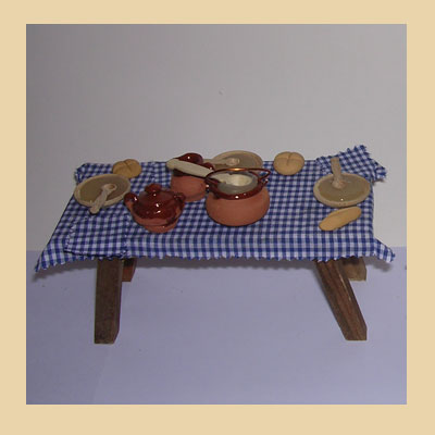 Mesa Sopa 3 Platos y Cubiertos