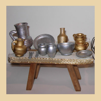 Mesa Venta Cerámica Plateada y Dorada.