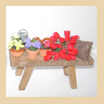 Mesa Vendiendo Macetas y Flores