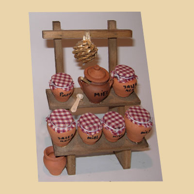 Mesa Madera con Estantes y Tarros de Miel