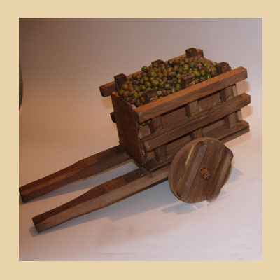 Carro en Madera con Aceitunas