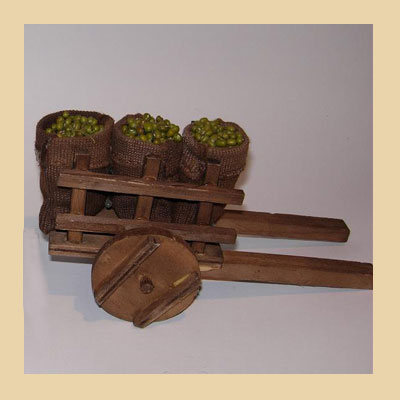 Carro Madera con 3 Sacos de Aceitunas