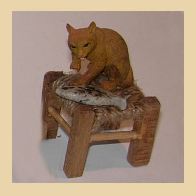 Taburete en Madera con Gato y Pescado