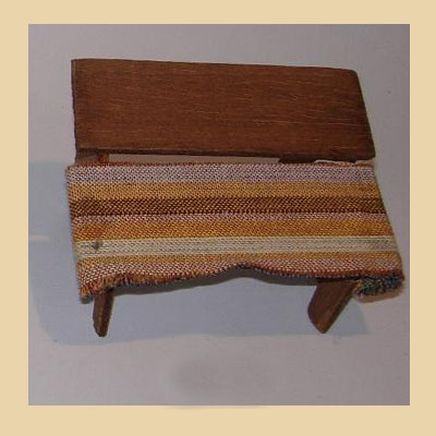 Mesa Madera con Estantes y Tela para Puesto