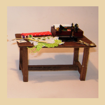 Mesa Maquina de Coser y Caja de Hilos