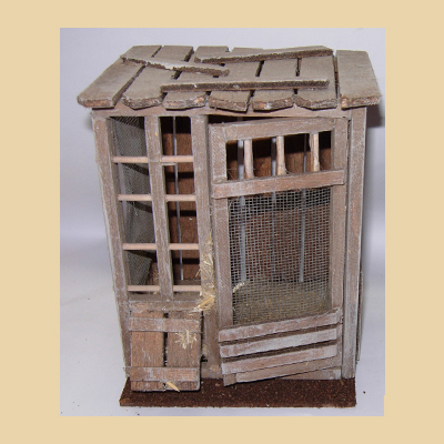 Gallinero con Puerta a Derecha y Trampilla Alto