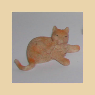 Gato Pequeño Tendido Resina