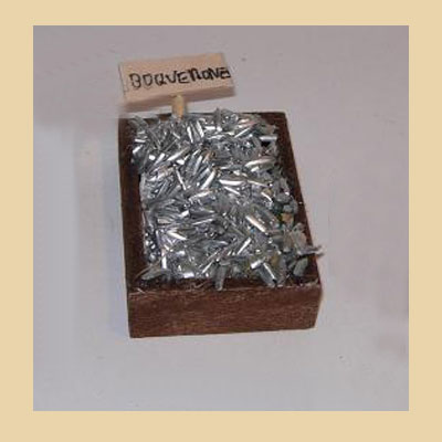Caja de Madera con Boquerones y Letrero