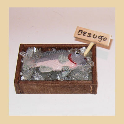 Caja de Madera con Pez Besugo y Hielo