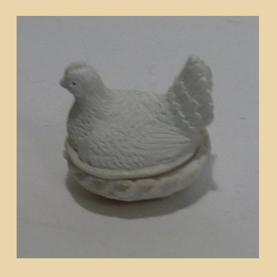 Huevera Gallina en Porcelana Blanca