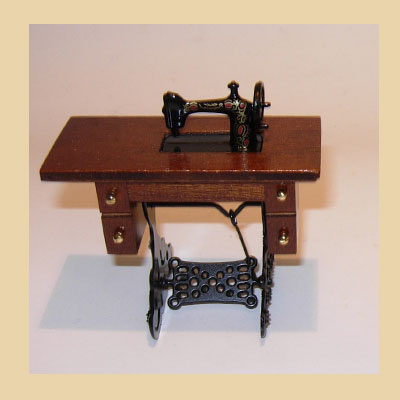 Maquina de Coser Pie Madera e Hierro