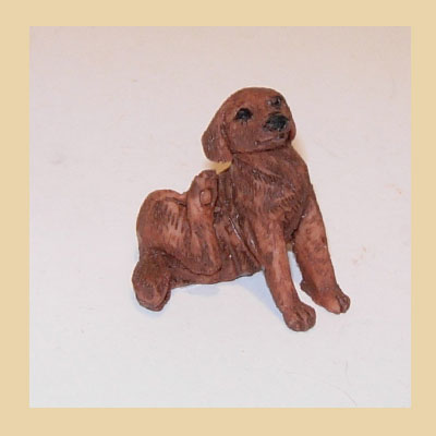 Perro Rascándose en Resina